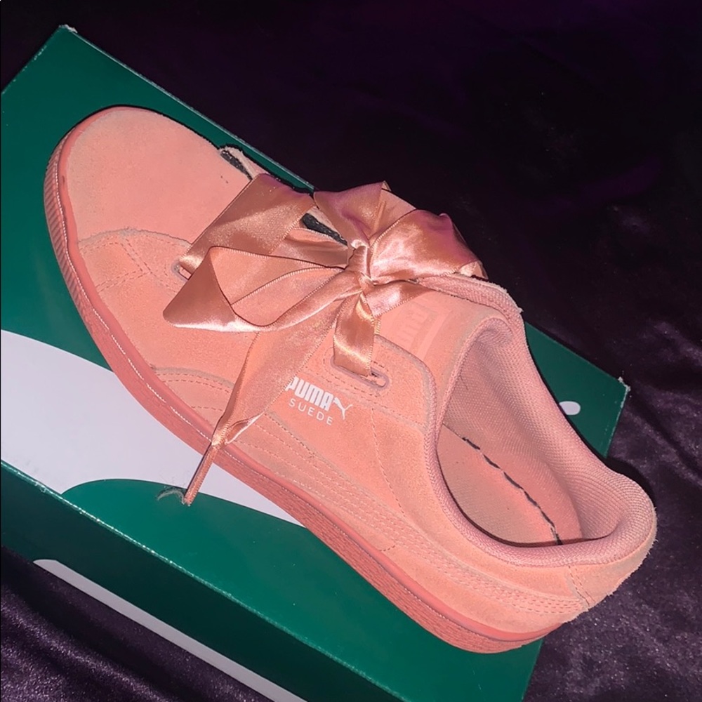 Pink pumas